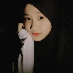 Ade La Muhu - Gadis Baju Merah