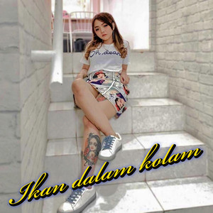 Syahiba Saufa - Ikan dalam kolam