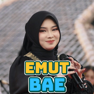 Nazmi Nadia, Bandung Music - Emut Bae - Live