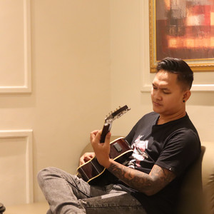 Bobby Faraby - Ketika Ku Berjuang Kau Tinggalkan