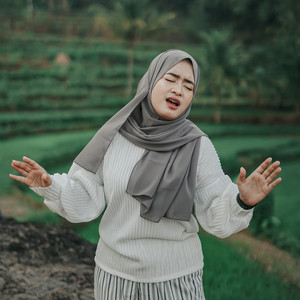 Woro Widowati - Cukup