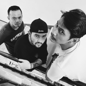 DOM Band - Bukan Khayalan